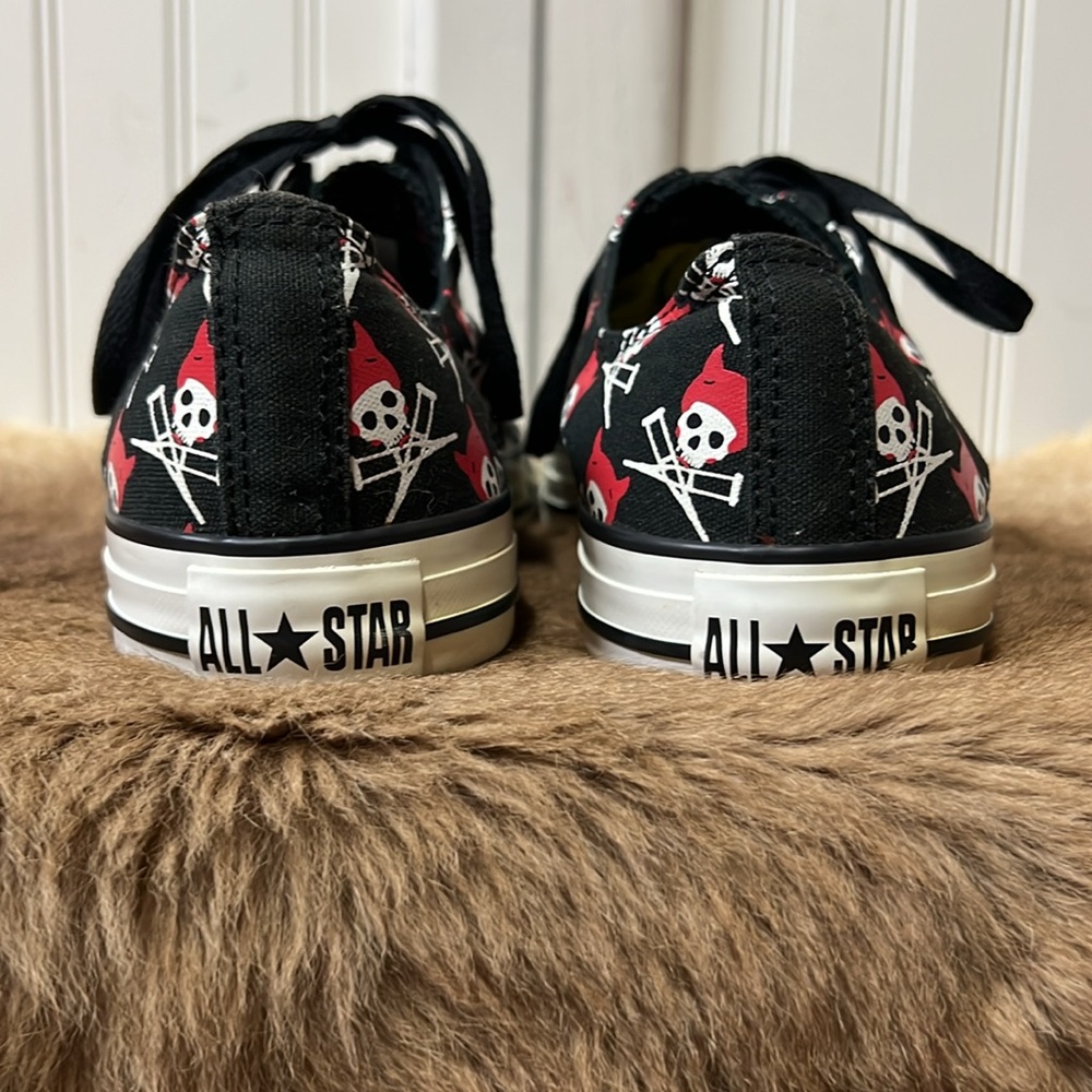 Jackass The Movie Skull and Crossbones Converse Sneakers 11 - Picture 4 of 8